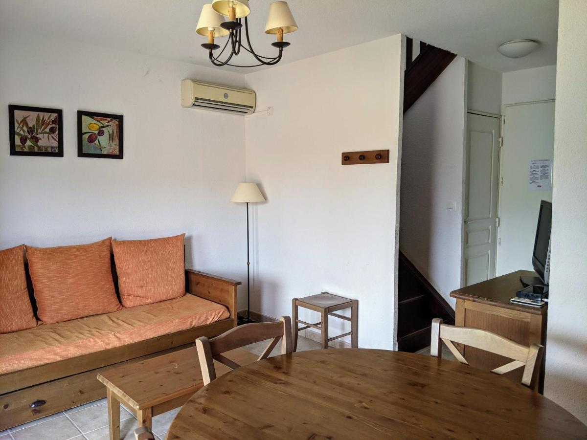 Maisonnette dans domaine avec piscine à Nyons, pays des olives Exterior foto
