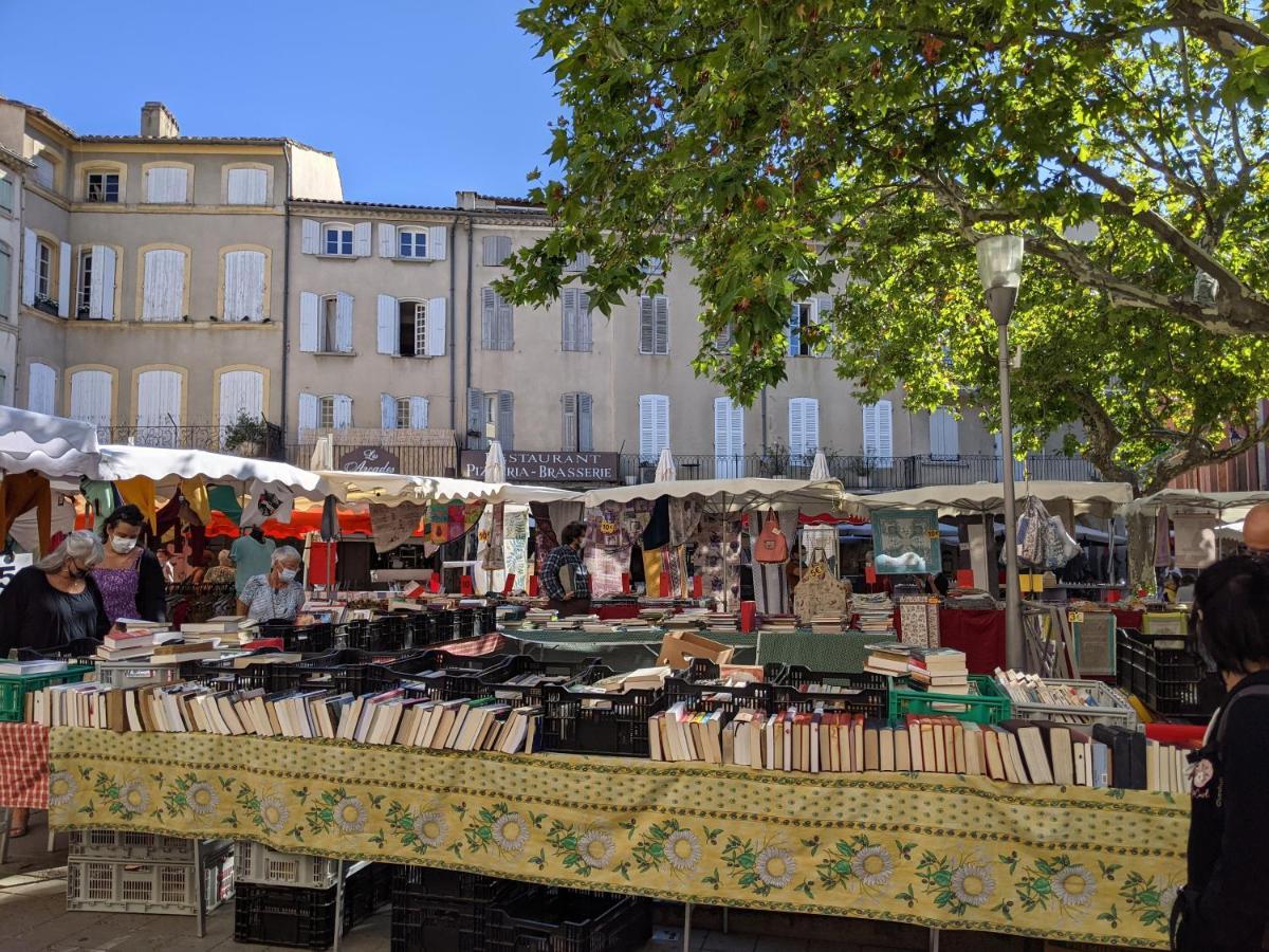 Maisonnette dans domaine avec piscine à Nyons, pays des olives Exterior foto